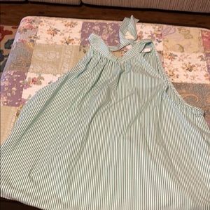 Sleeveless blouse with tie